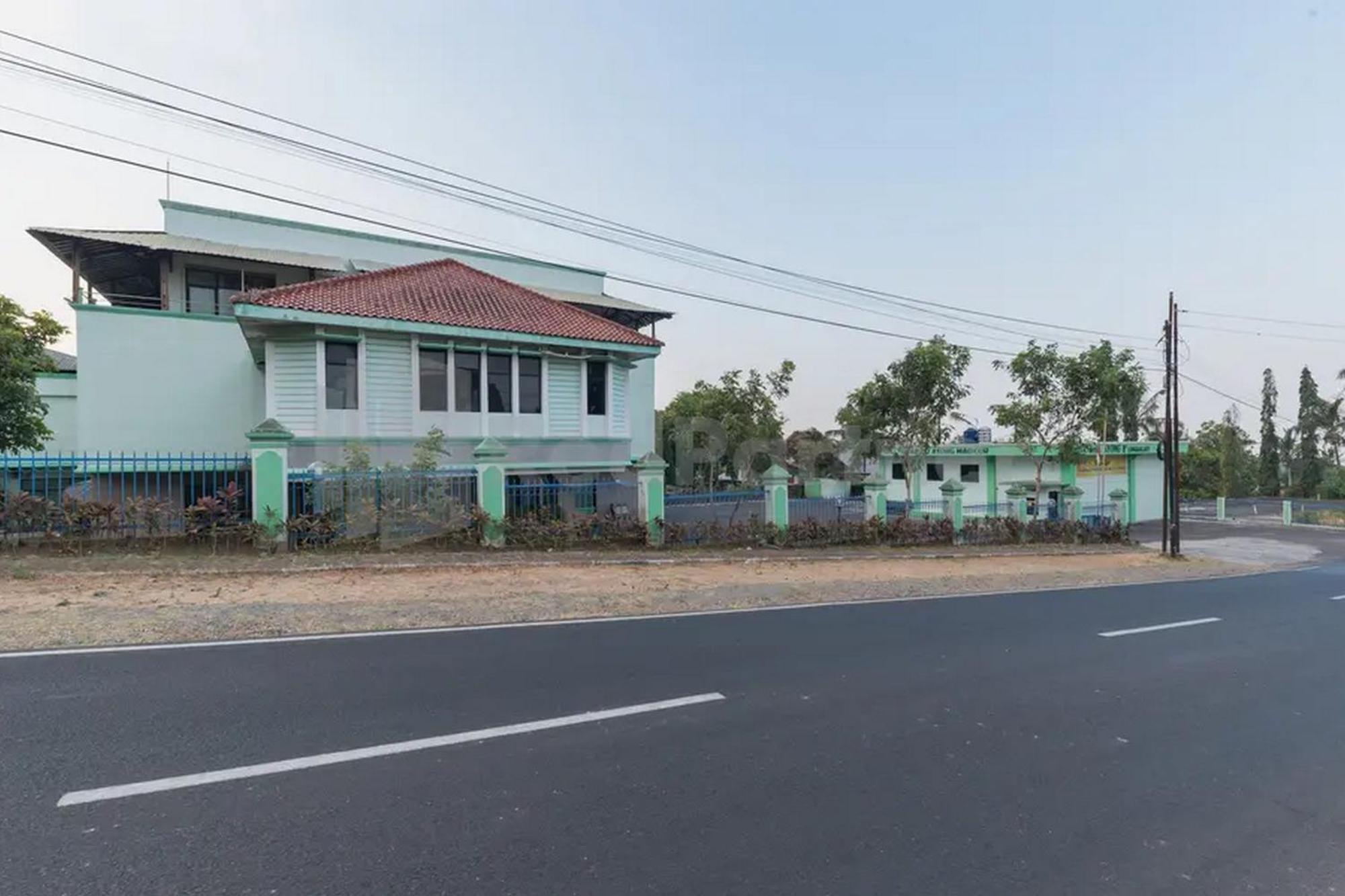 Hotel Ayong Linggarjati Kuningan Mitra Reddoorz Экстерьер фото