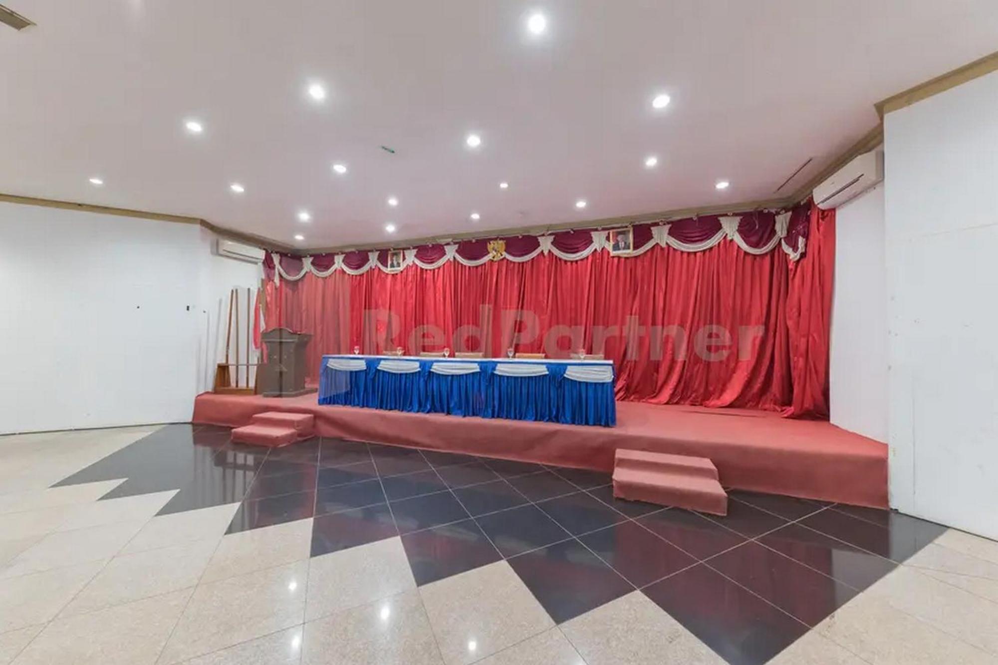 Hotel Ayong Linggarjati Kuningan Mitra Reddoorz Экстерьер фото