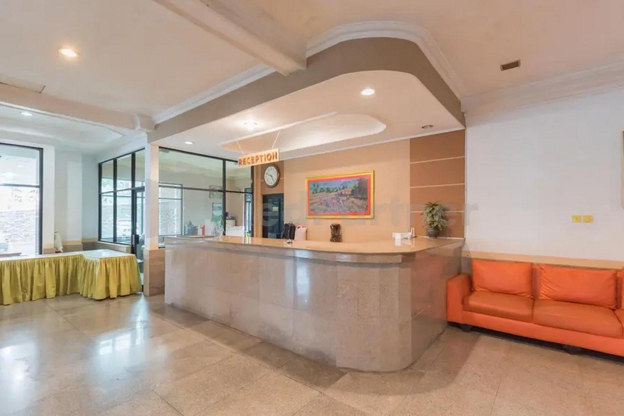 Hotel Ayong Linggarjati Kuningan Mitra Reddoorz Экстерьер фото