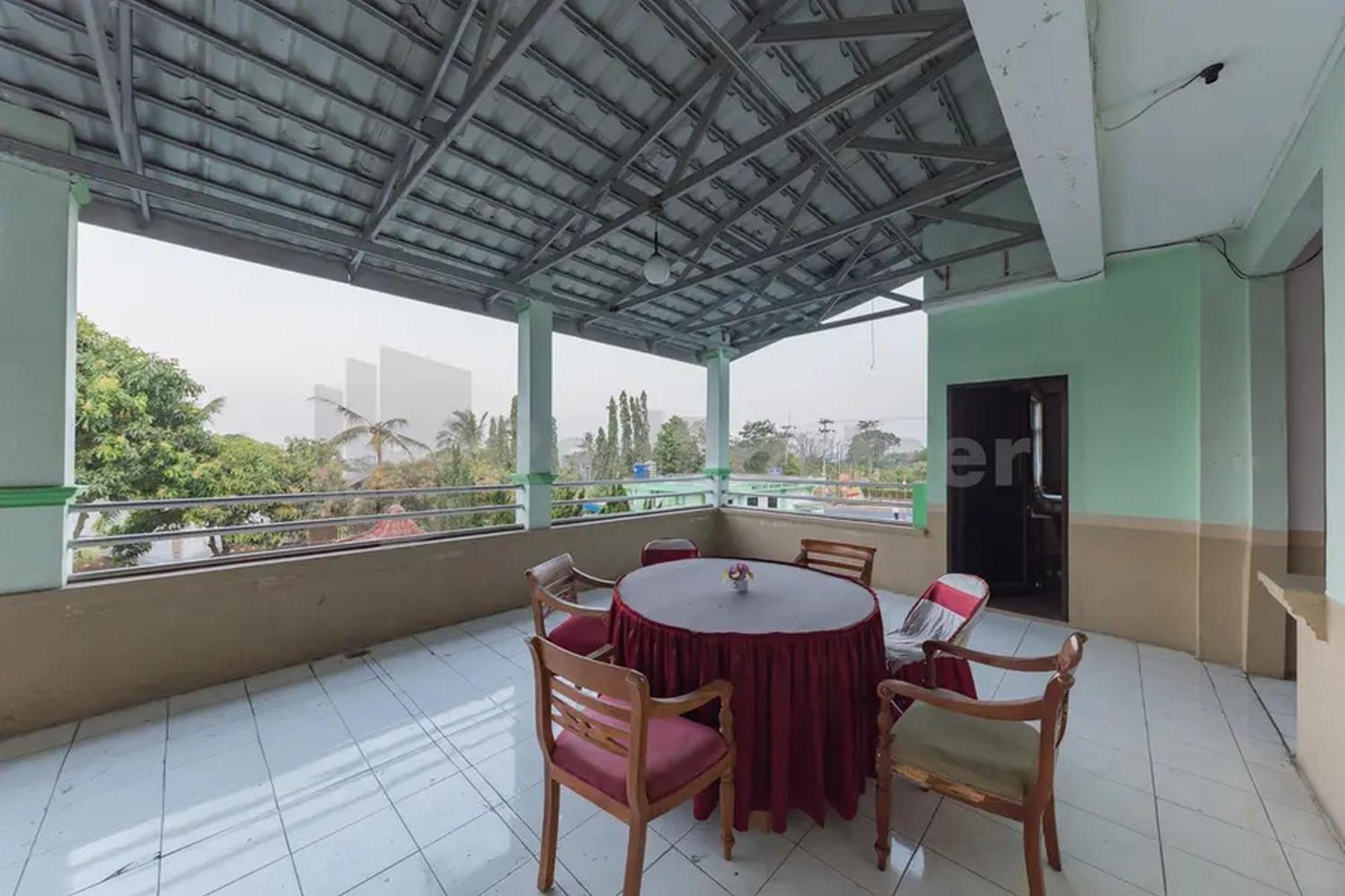 Hotel Ayong Linggarjati Kuningan Mitra Reddoorz Экстерьер фото