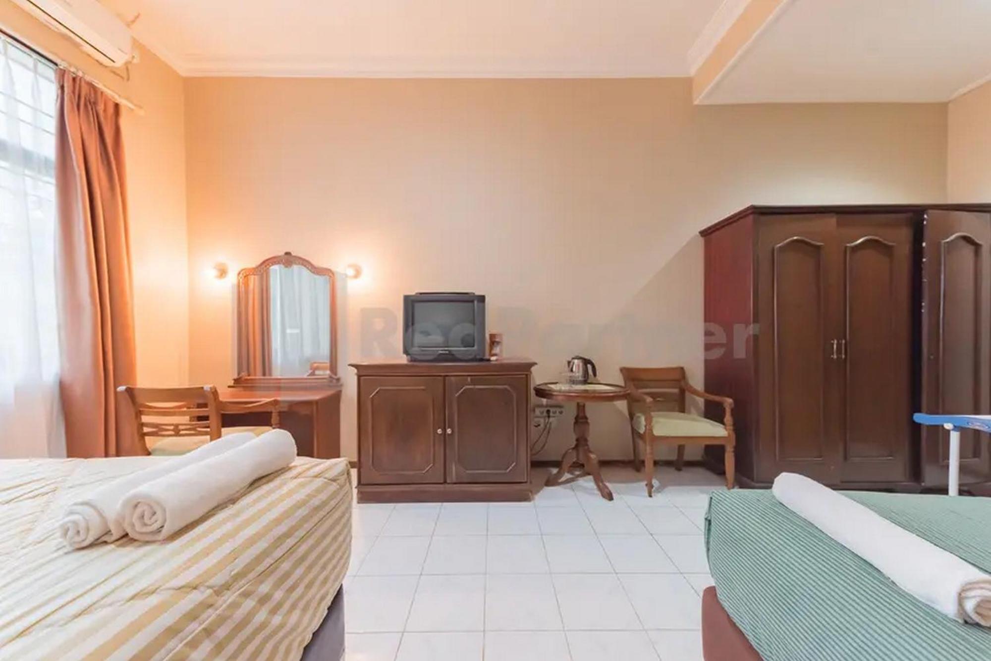 Hotel Ayong Linggarjati Kuningan Mitra Reddoorz Экстерьер фото